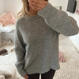 Grå stickad tröja - Fin stickad tröja i bra skick!