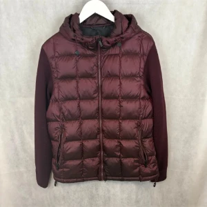 Massimo dutti cardigan  - Toppen skick! Modellen är 185 bär M