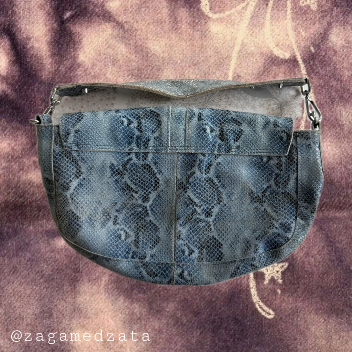 Blå axelväska i skinn med ormmönster - 1