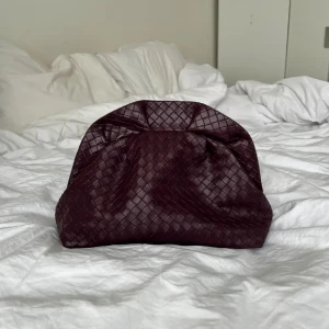 Vinröd clutch  - Superfin vinröd clutch!!!! Superfint skick!!!!❤️‍🔥❤️‍🔥❤️‍🩹