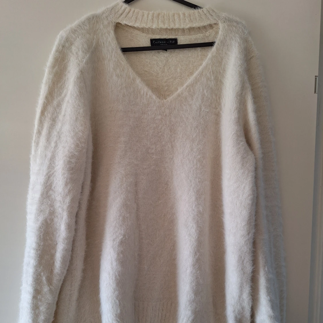 Vit fluffig stickad tröja F&F