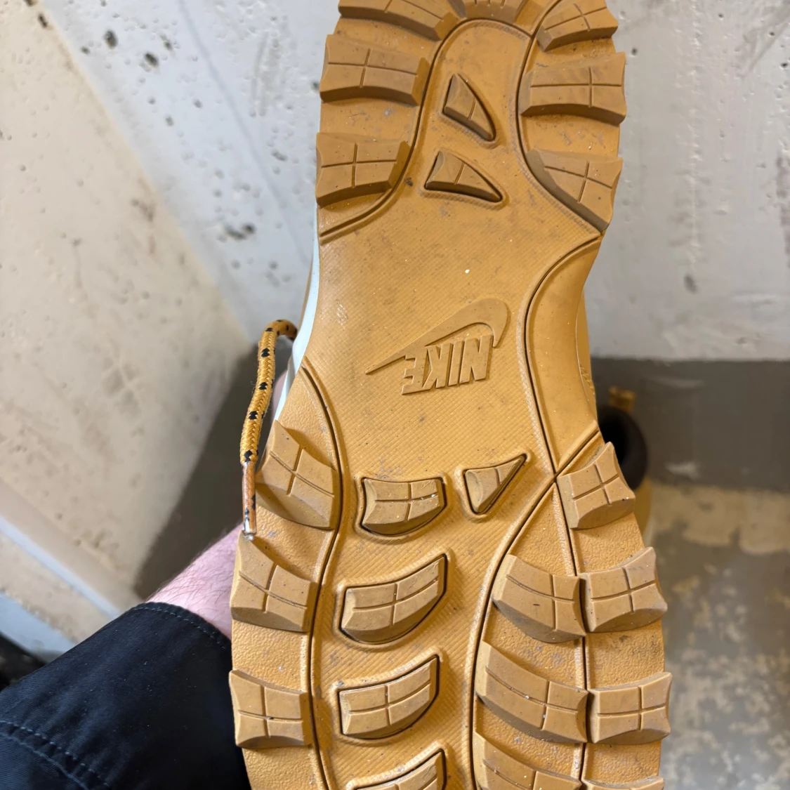 Nike Manoa boots i beige skinn - 2