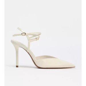 Klackar  - Snygga klackar från Zara. Helt oanvända med lapp kvar. 