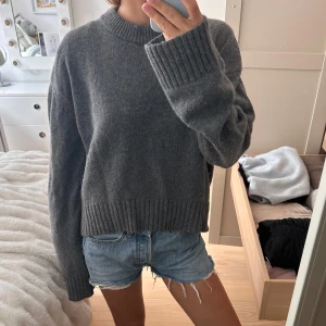 Stickad tröja Wakakuu - Superfin stickad tröja från Wakakuu. Fint skick, sparsamt använd. 