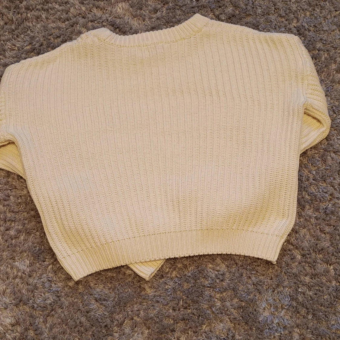 Beige stickad tröja från NA-KD - 1