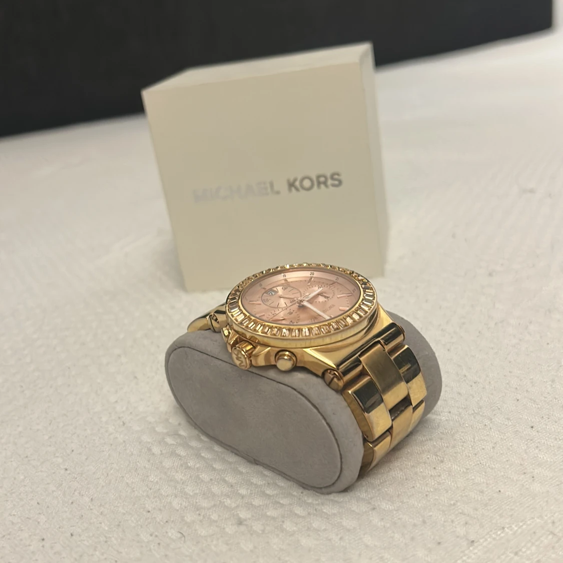 Guldfärgad klocka från Michael Kors - 2