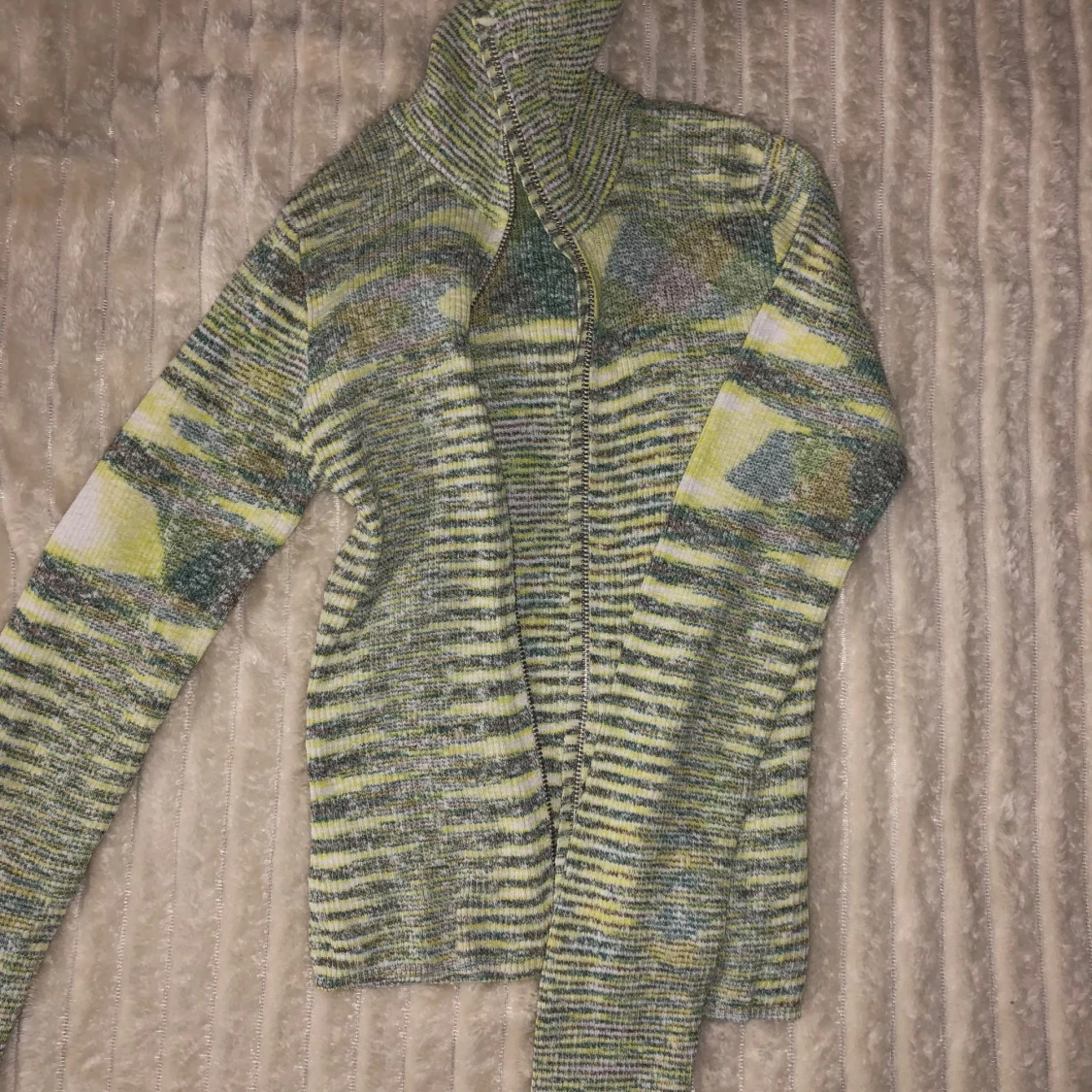 Grönmönstrad stickad tröja med dragkedja