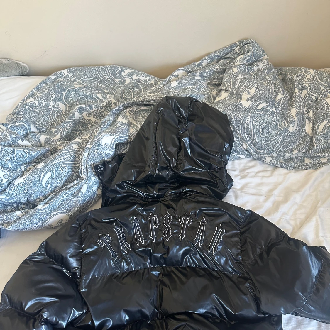 Svart pufferjacka från Trapstar