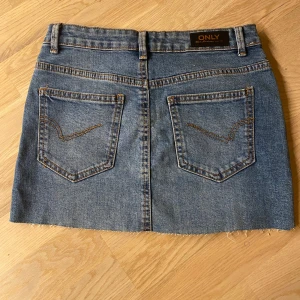 Jeanskjol - Jättesnygg blå Lågmidjad jeans kjol💗99kr + frakt