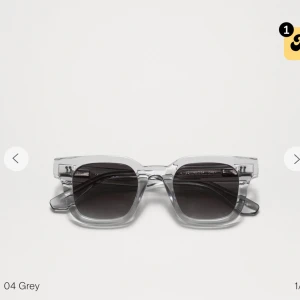 Chimi 04 - Säljer mina chimis ja köpte förra året eftersom jag vill köpa ett par nya. Box och annat får man med. Perfekta för soliga dagar! Ny pris är 1400kr🩷🩷🩷 