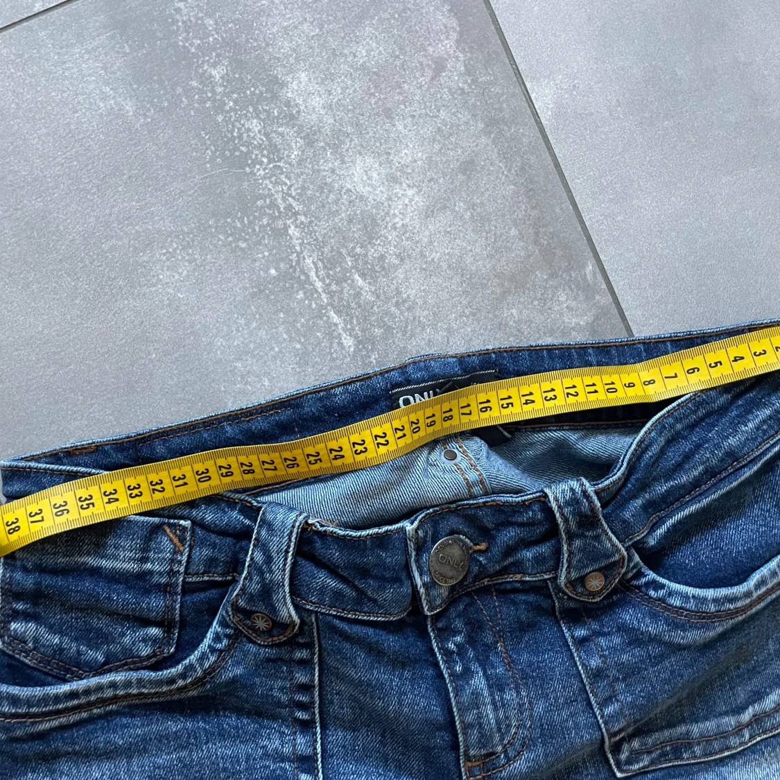 Blå bootcut jeans - 2