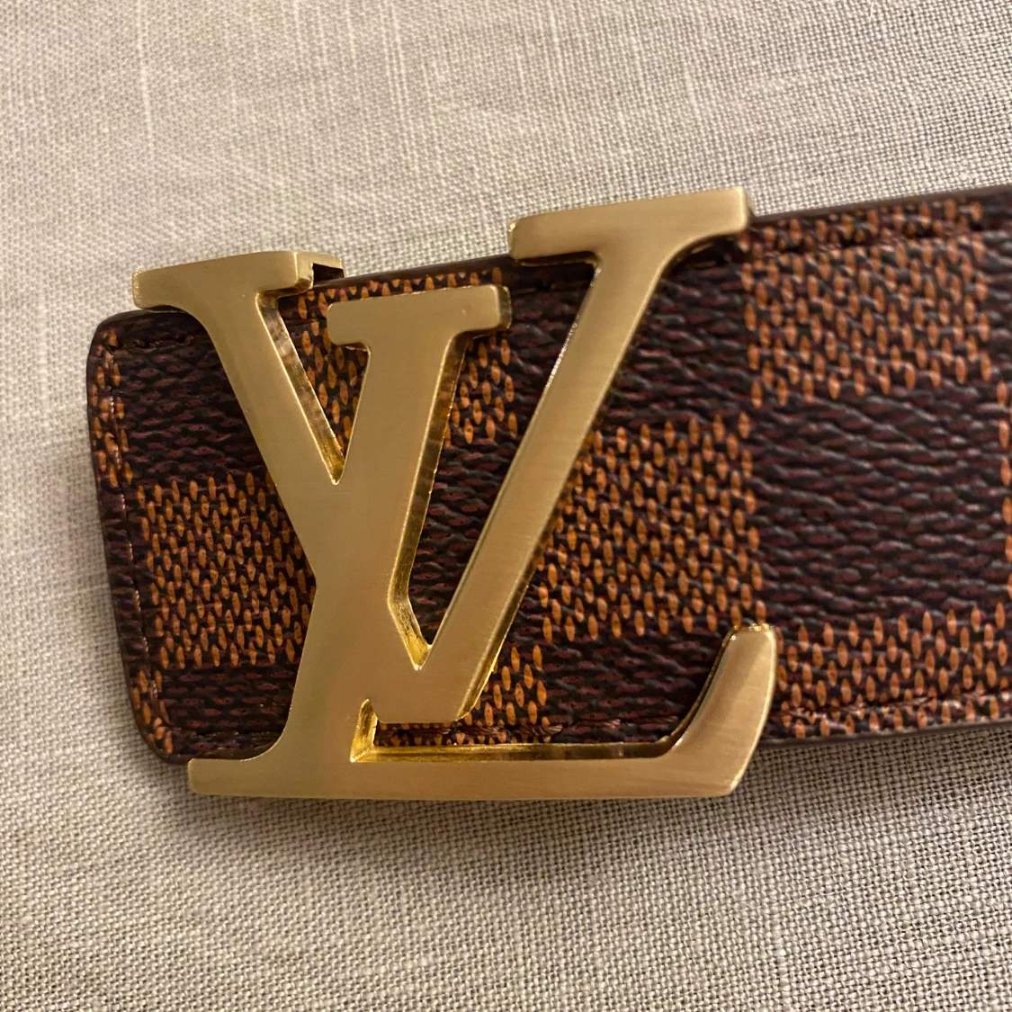 Märkesbälte med metallspänne, helt nytt  - 2