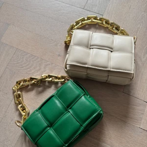 Väskor med kedjehandtag - Säljs i styckpris 300kr/ väska 