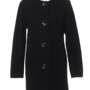 Svart kappa från Dixi Coat - Elegant svart kappa från Dixi Coat i storlek 36. Tillverkad av en lyxig blandning av ull och kashmir, med knappar framtill. Perfekt för kyliga dagar med sin stilrena design.