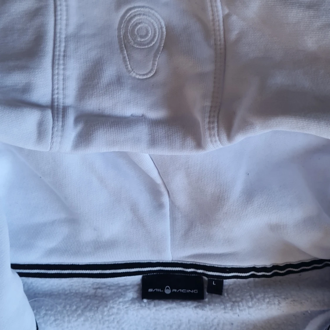 Vit hoodie från Sail Racing - 1