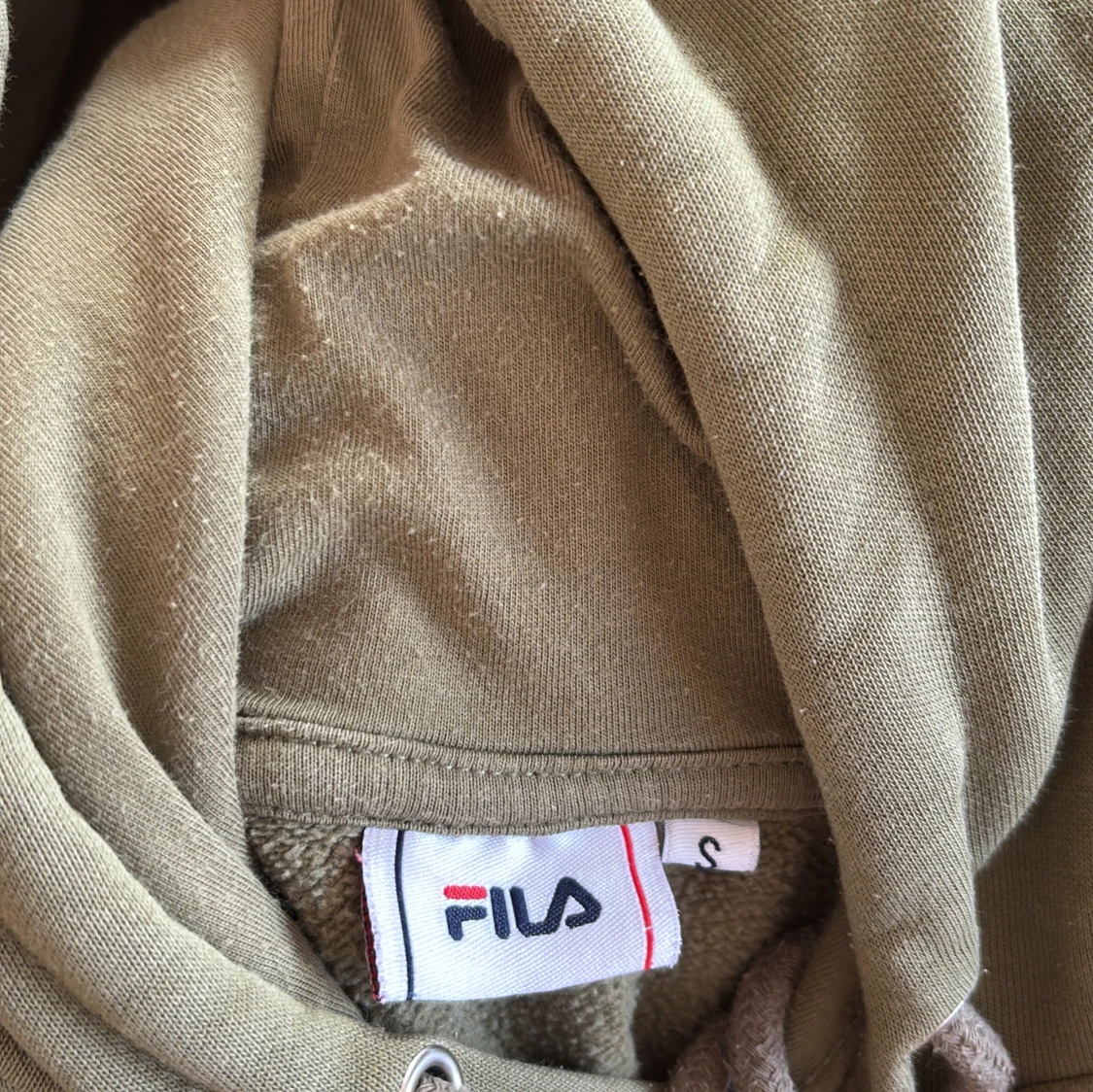 Grön och röd hoodie från FILA - 1