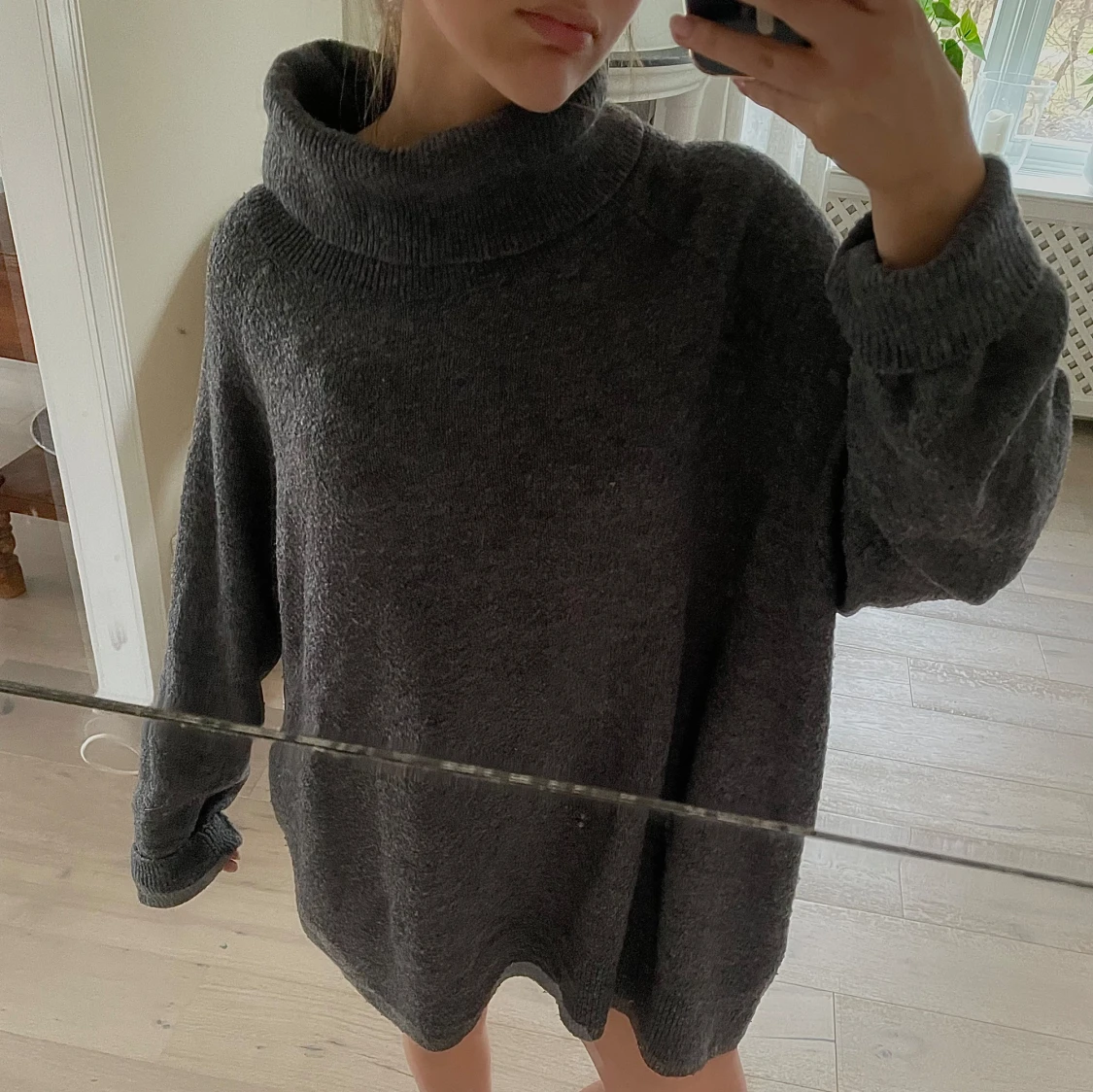 Grå stickad polotröja från H&M