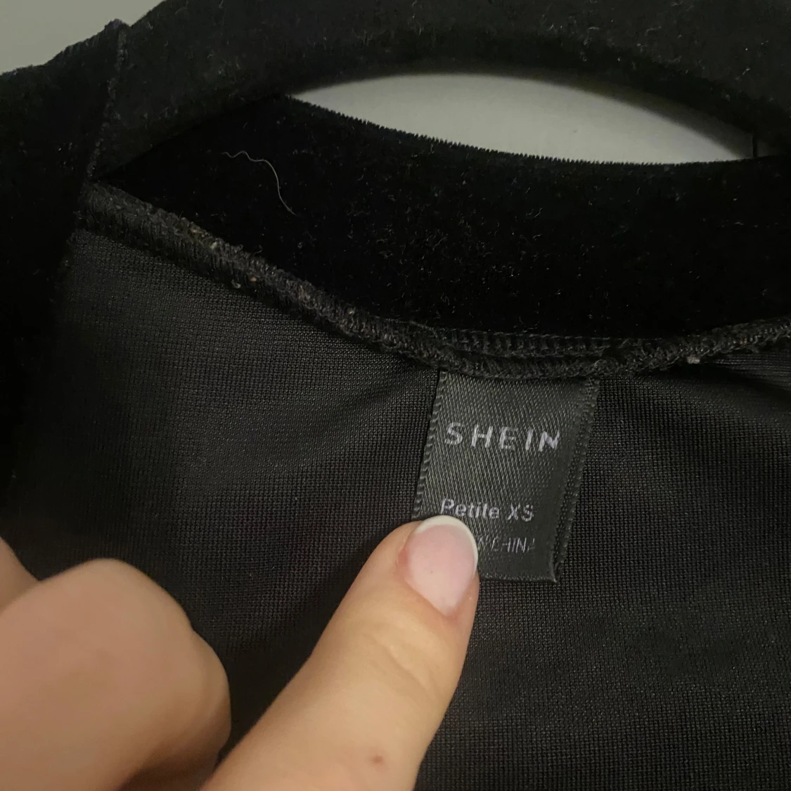 Svart sammet bomberjacka från Shein - 1