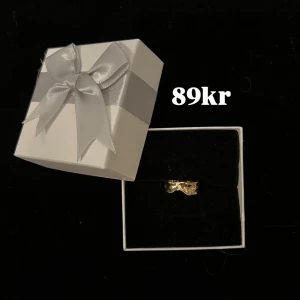 Guldig ring  - 22 kr frakt 💓