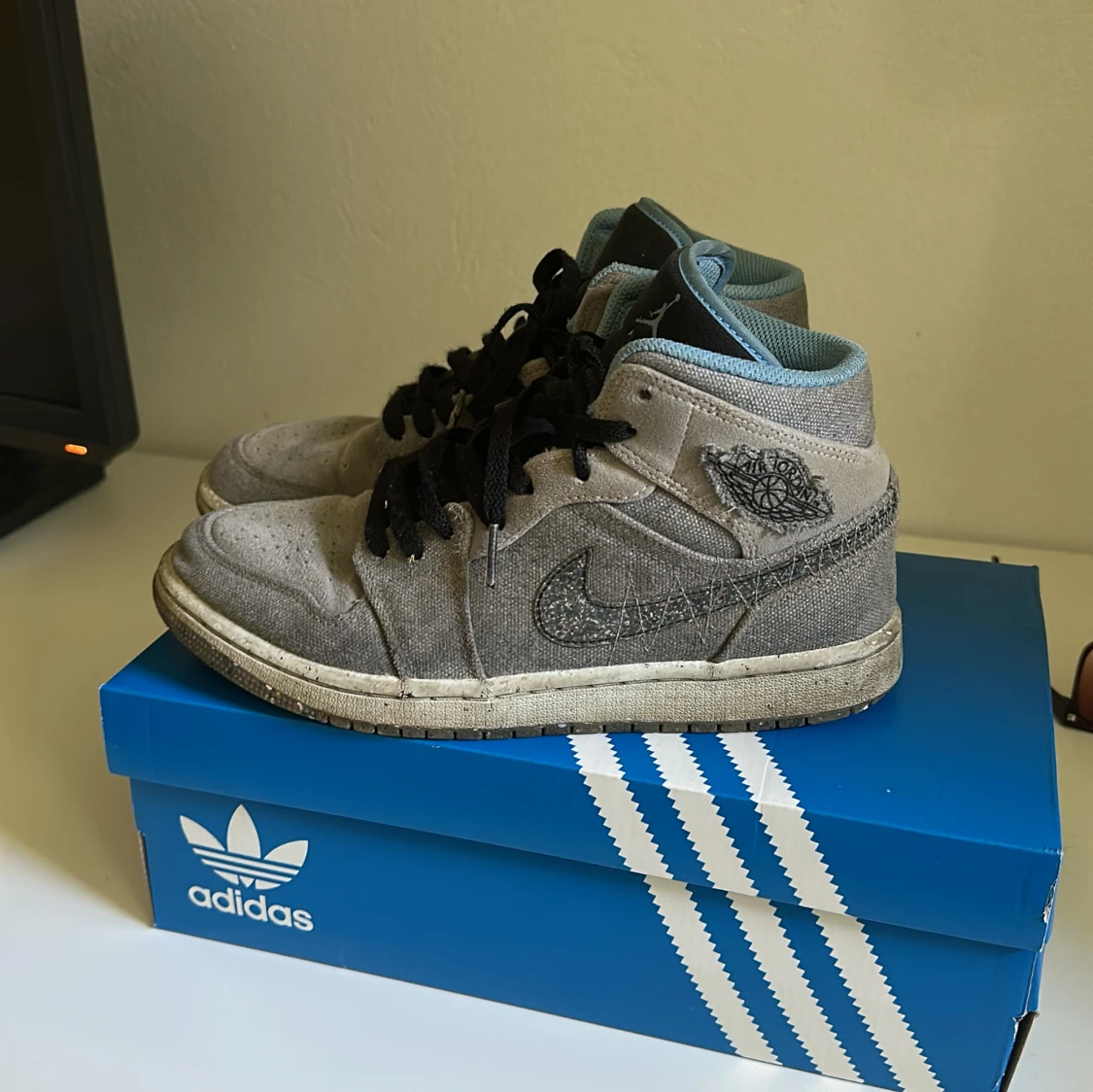 Nike Jordan 1 Mid - 1