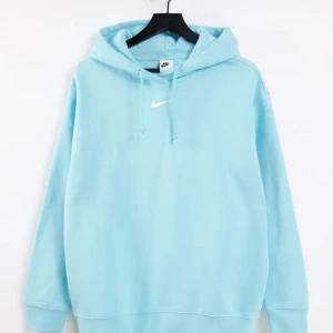 Blå Nike Hoodie - Lånad bild! Skriv privat för egna. Utan defekter men känns lite urtvättad! 💕