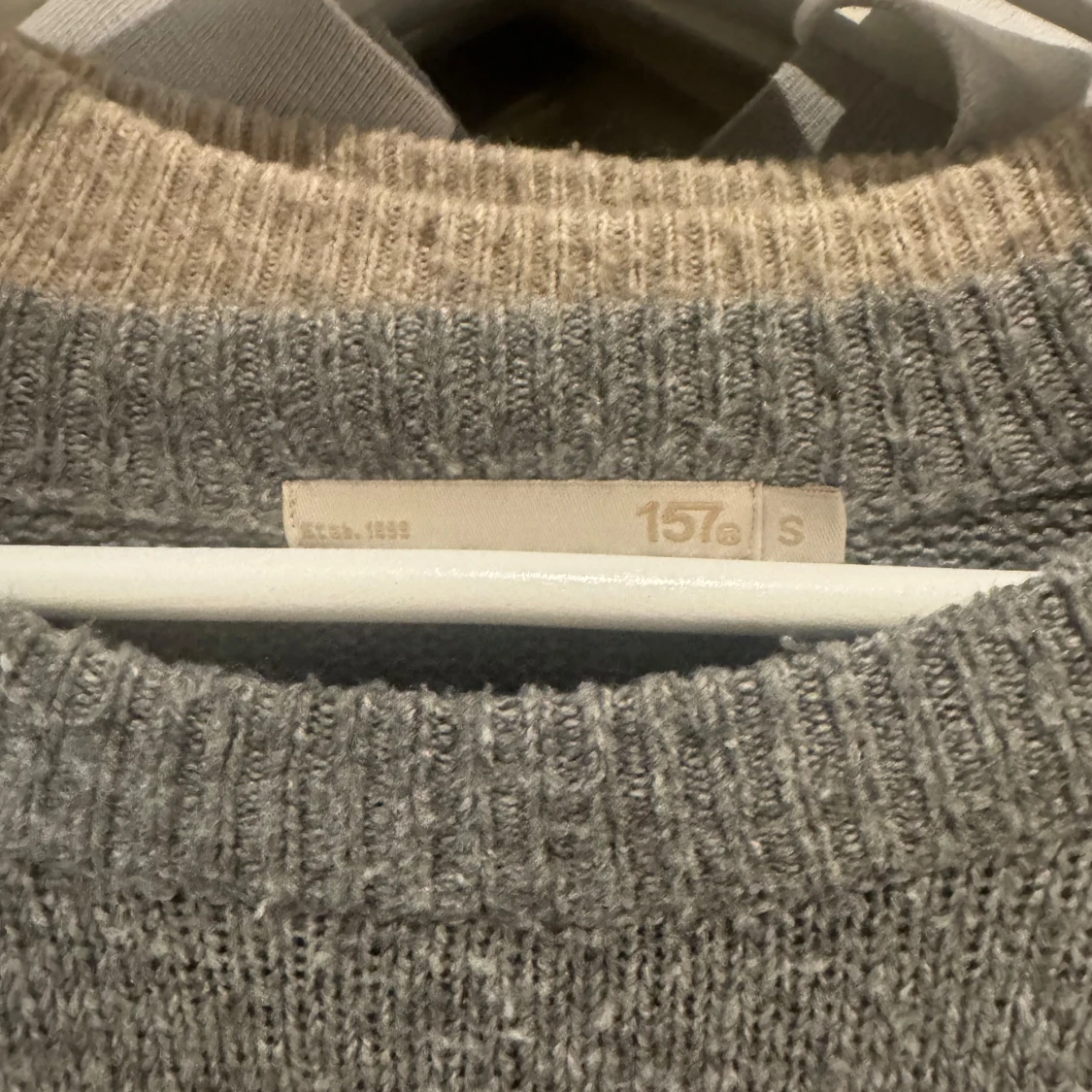 Grå stickad tröja från 157 - 1