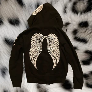 Cool hoodie - Super fin zip-up hoodie med vingar på ryggen❤️
