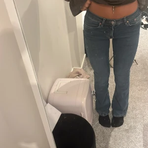 Blå bootcut jeans  -  par blå bootcut jeans. Passar inte mig längre