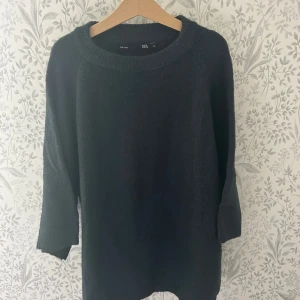 Mörkblå kortärmad stickad tröja - Fin mörkblå kortärmad stickad tröja från Lager 157:)