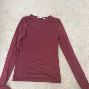 Vinröd långärmad topp  -  Jättefin och hostig tajt tröja från lager 157💗
