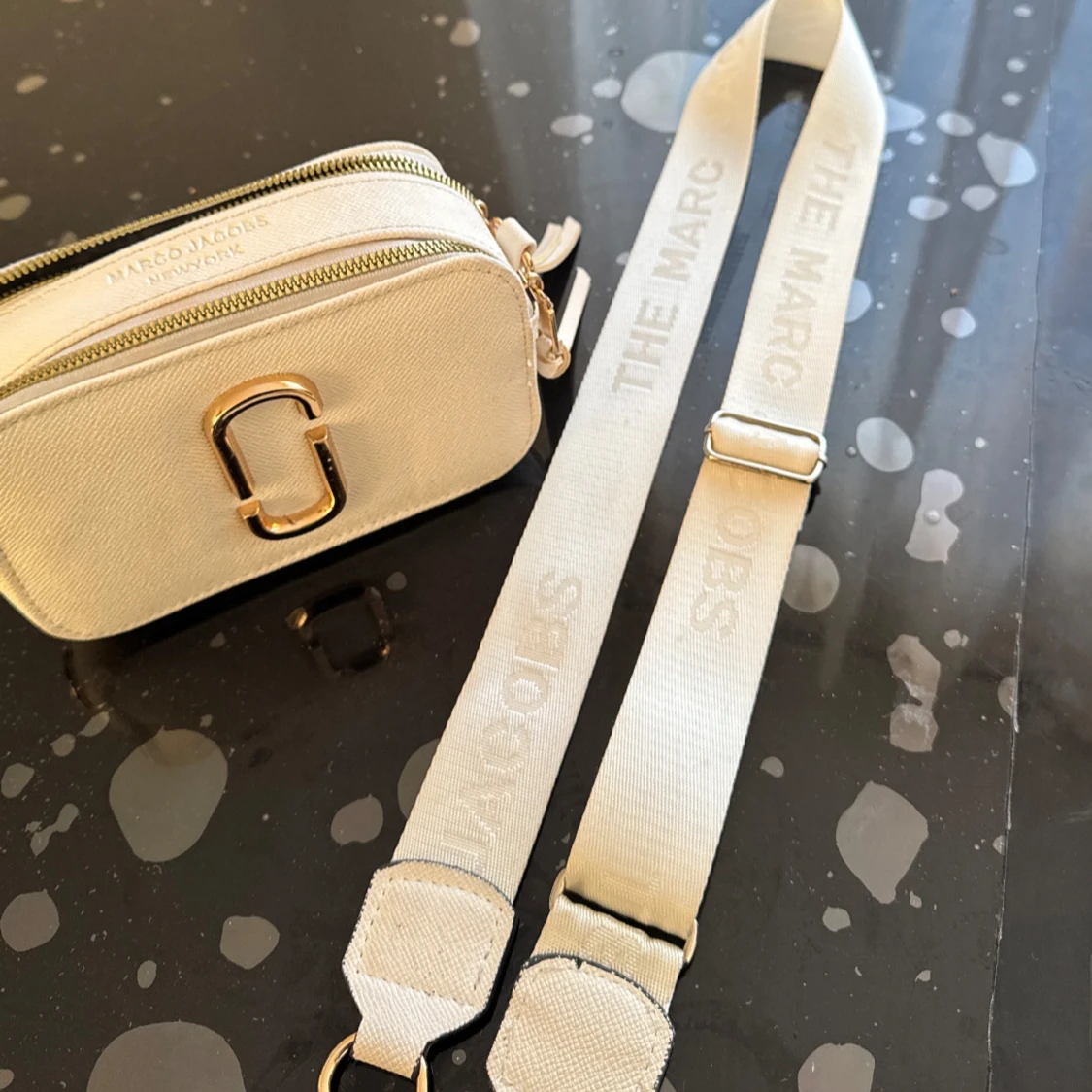 Vit axelväska från Marc Jacobs - 1