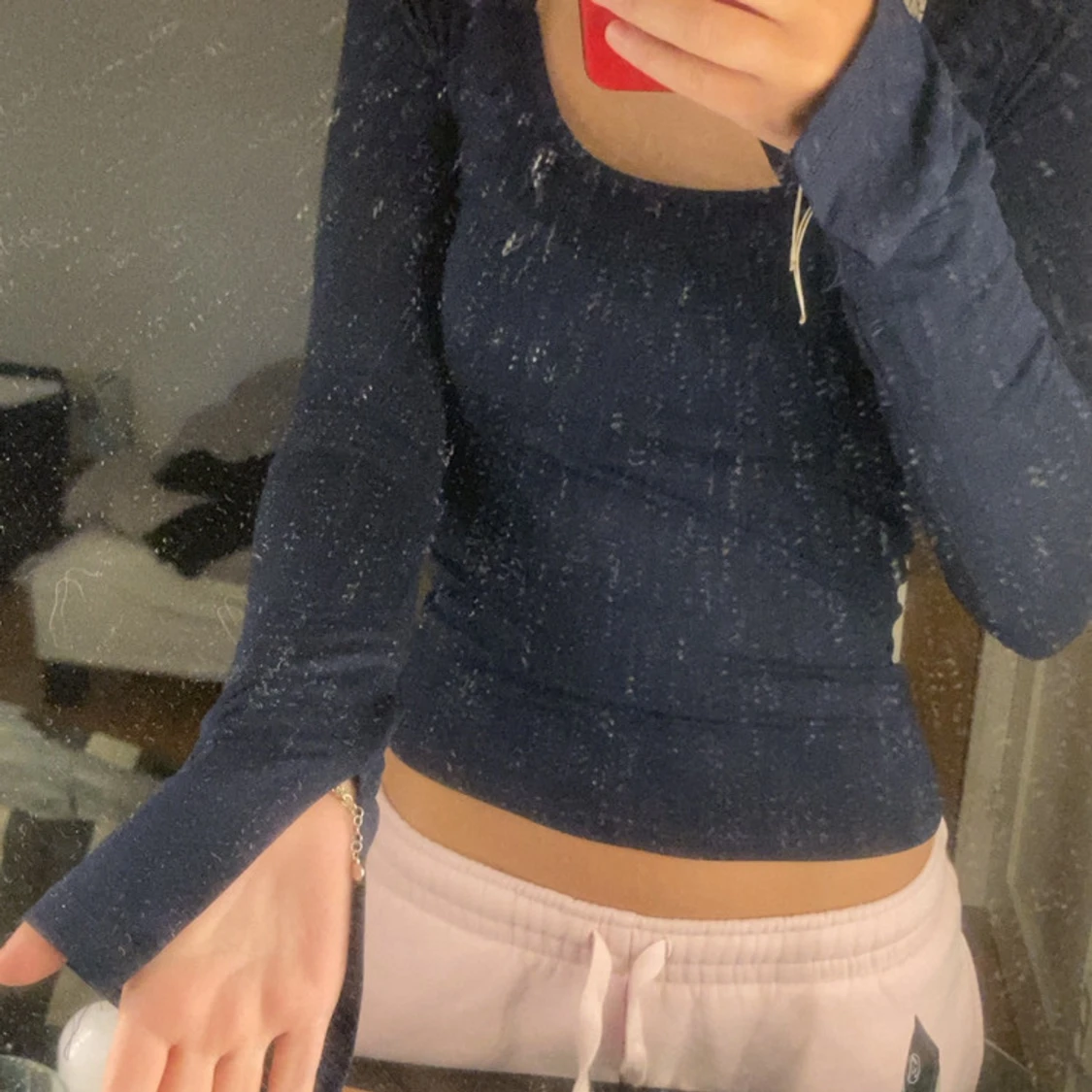 Mörkblå långärmad topp med rund hals - 1