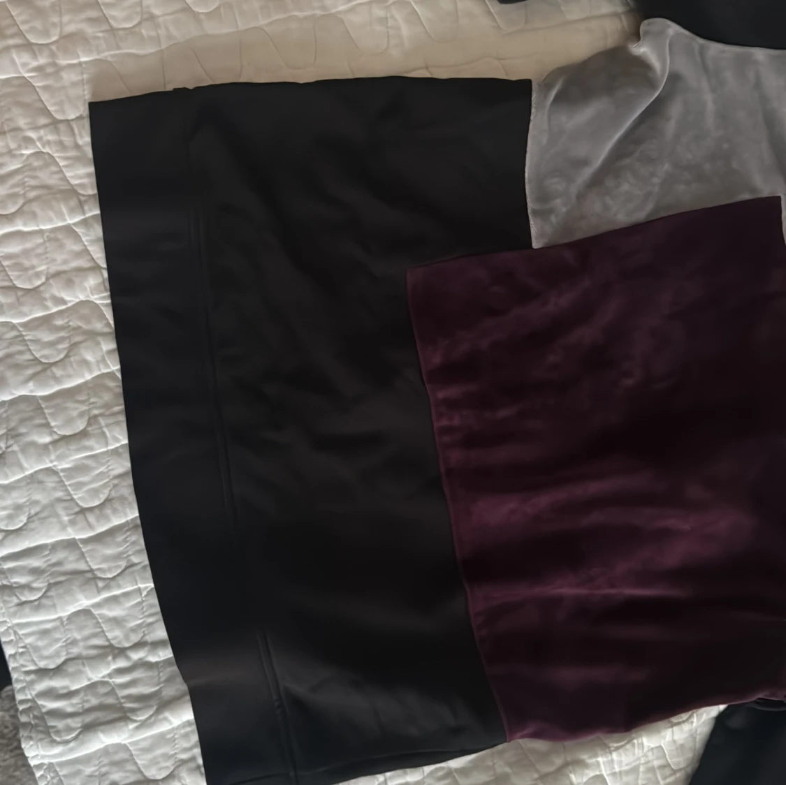 Patchwork sweatshirt i sammet och svart - 2