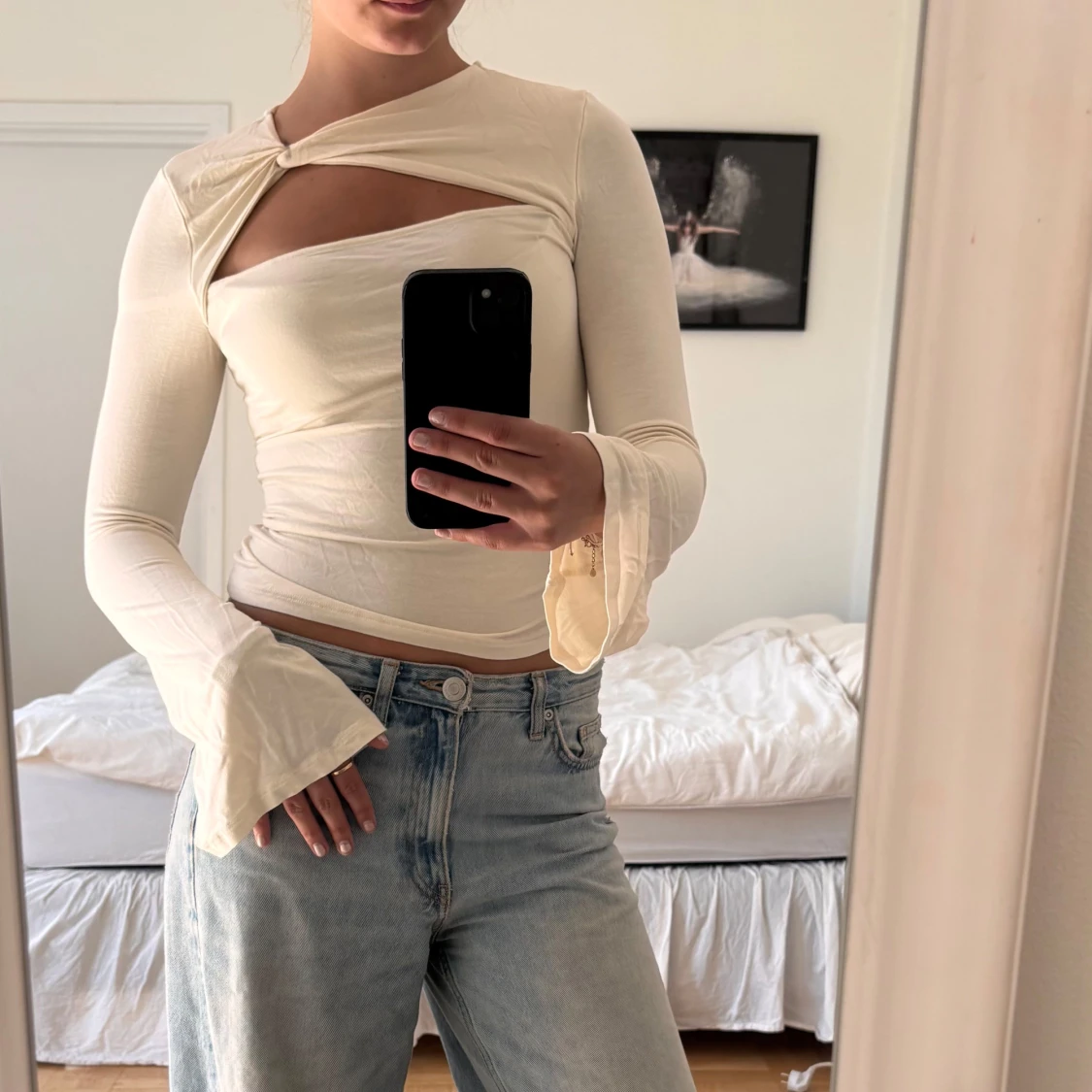 Krämvit långärmad omlottopp - 1