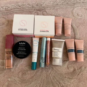 Mix av smink från NYX, Lumene & ELF - 💥Fri frakt inlägg finns i min profil💥(Allt är oanvänt) Säljer ett kit med NYX Mineral mattande puder, Pixie Powder highlighter, Lumene primer, ELF mascara, highlighterpenna och The Ordinary primer och Björn Axén shampoo och balsam.  💕Allt kostar över 1000kr nytt och säljer för 200💕 ‼️det finns billigare frakt om man inte vill ha spårbart‼️