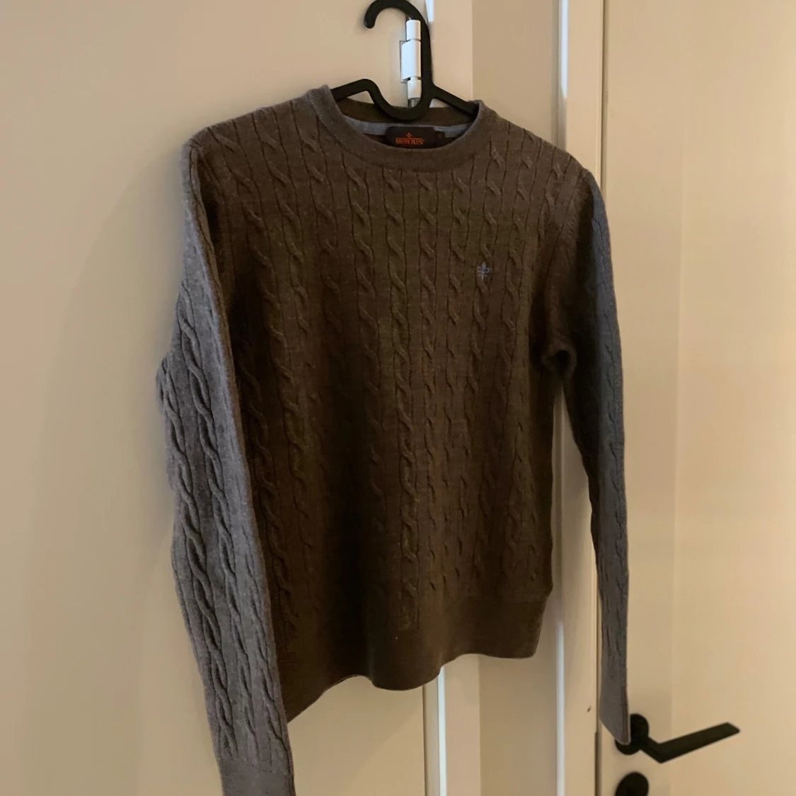 Brun kabelstickad merinoulltröja morris - 1
