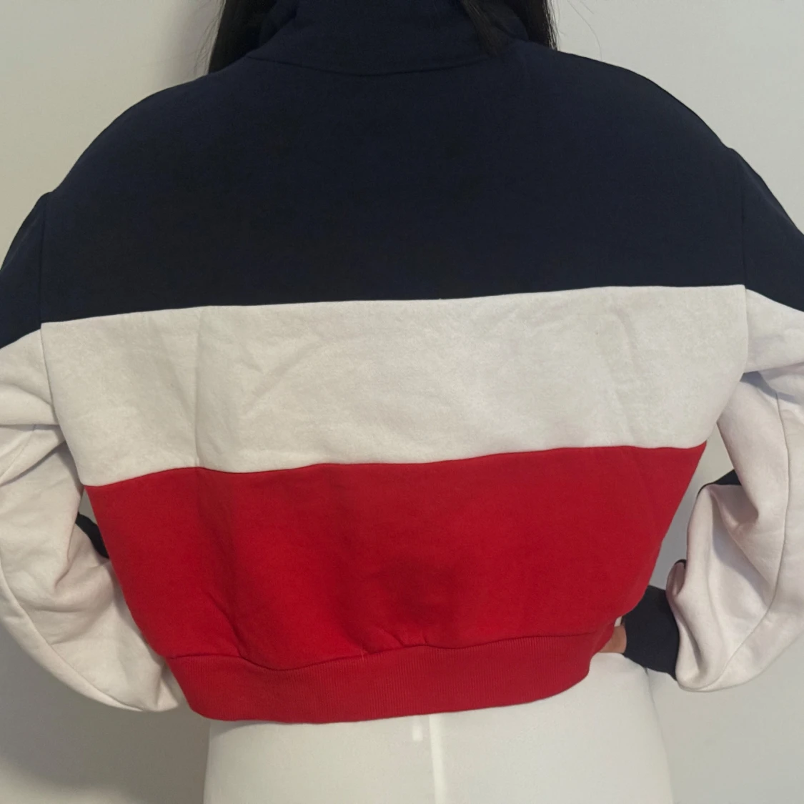 Croppad sweatshirt från H&M  - 2