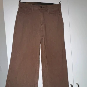 Bruna jeans - Använda 1 gång. Fint skick