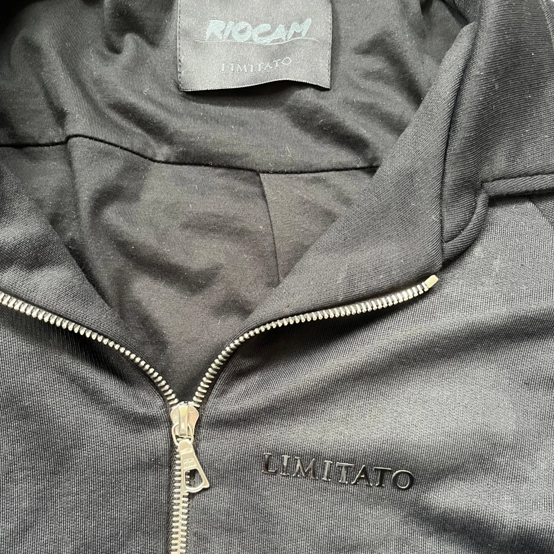 Svart zipjacka Limitato x Riocam - 2