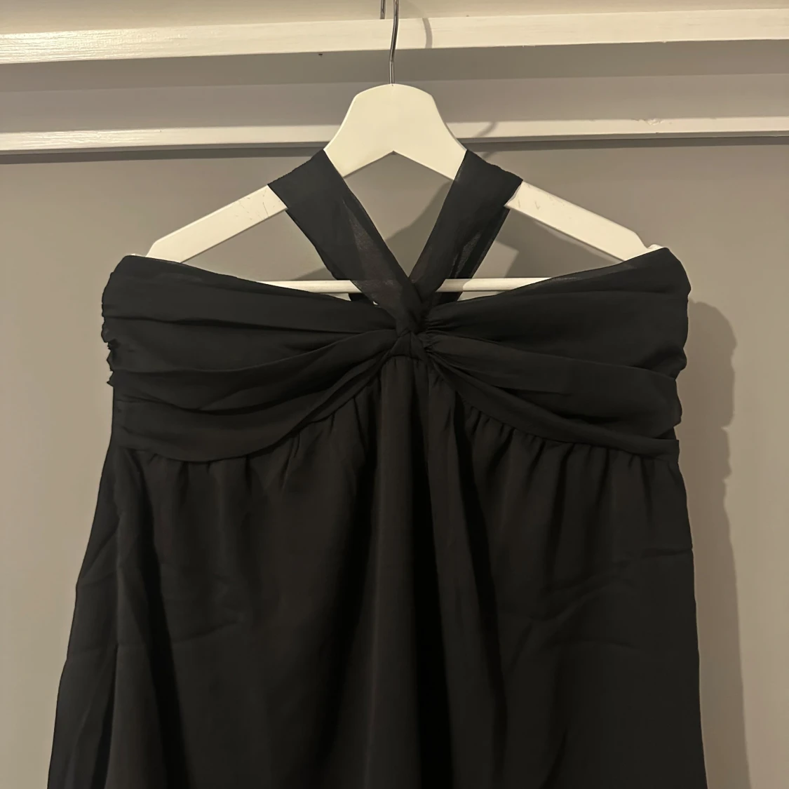 Svart kort klänning från Boohoo - 1