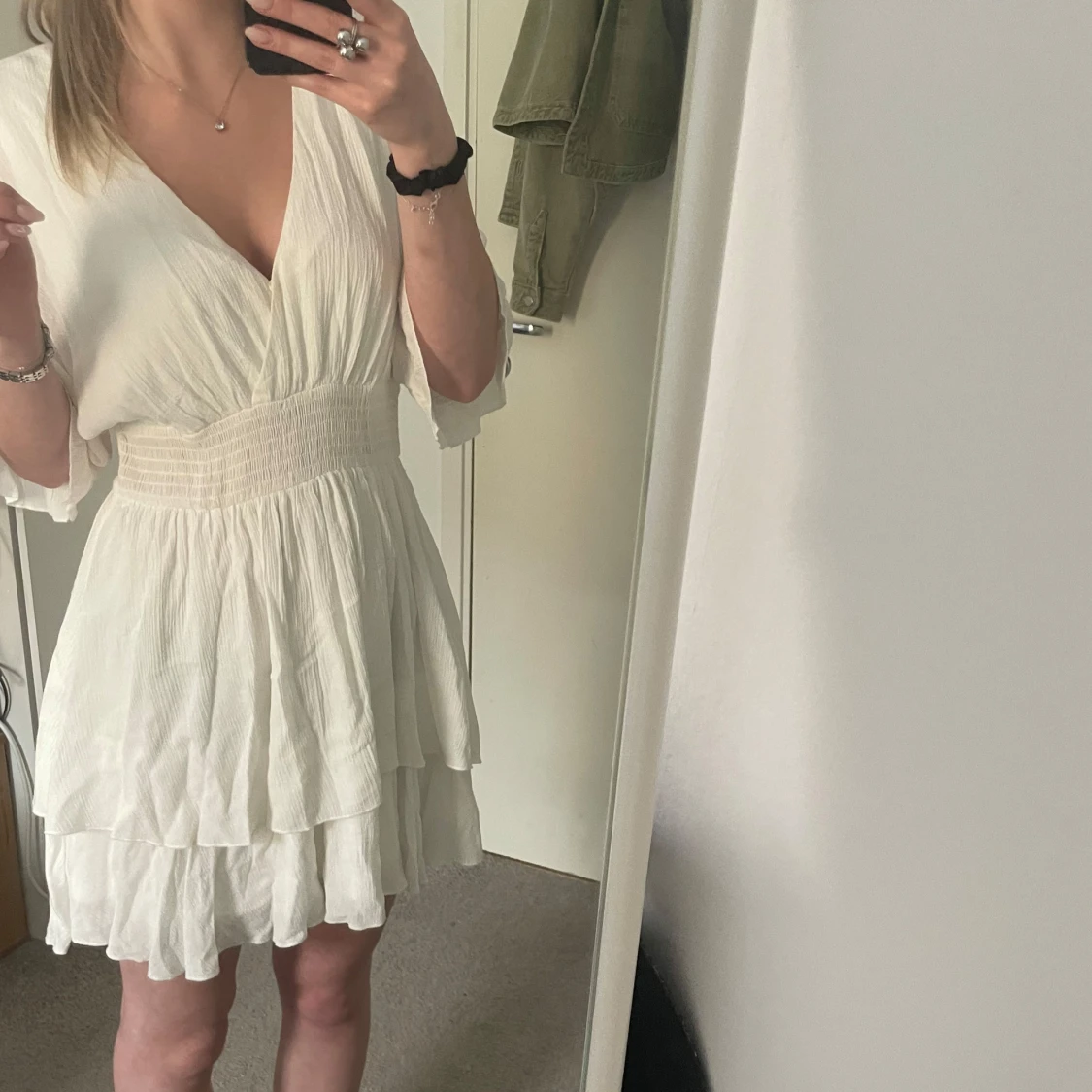Vit klänning med volang - 2