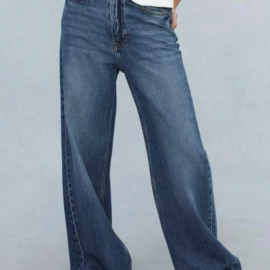 Mjuka jeans i avslappnad modell  - 3