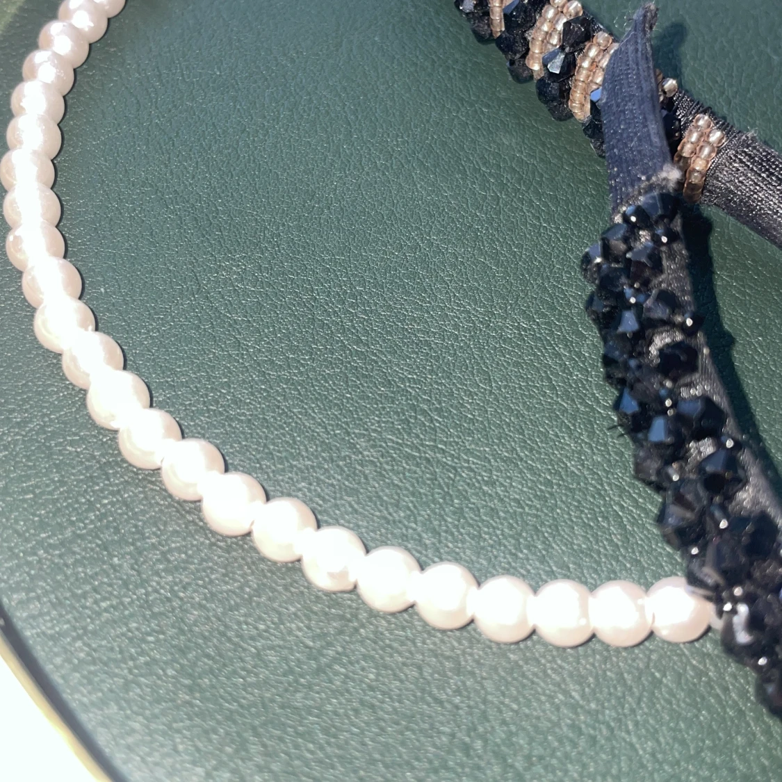 Set med pärl- och glittriga diadem - 2