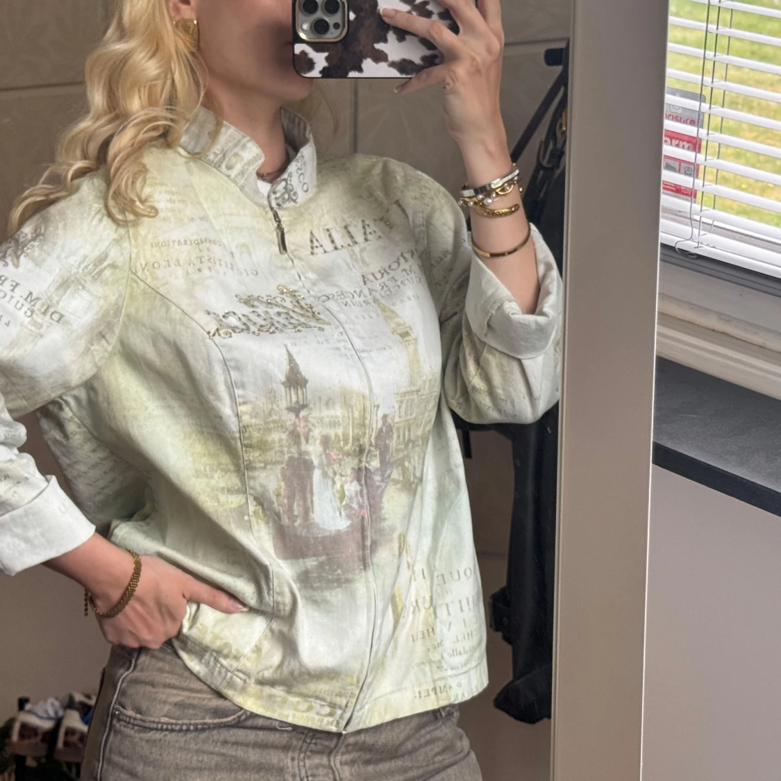 Overshirt med vintage print och dragkedja - 2