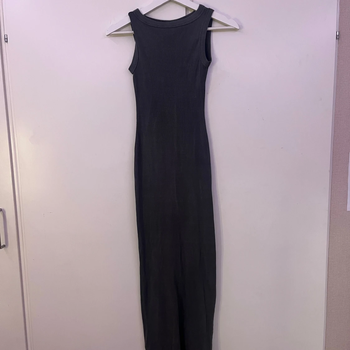 Grå ribbad långklänning H&M Divided