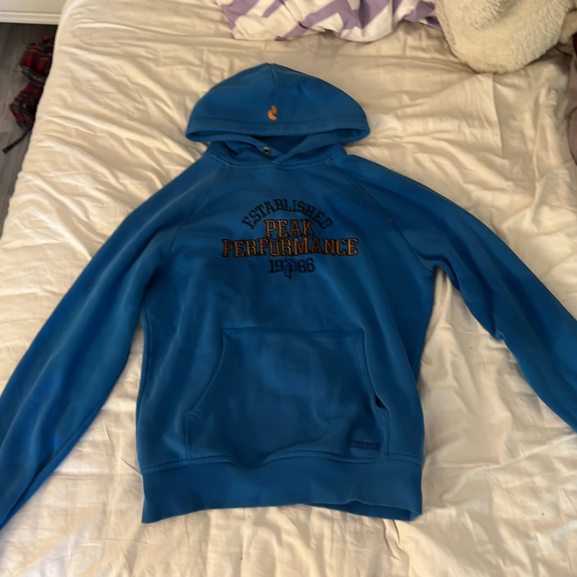 Blå hoodie Peak Performance 