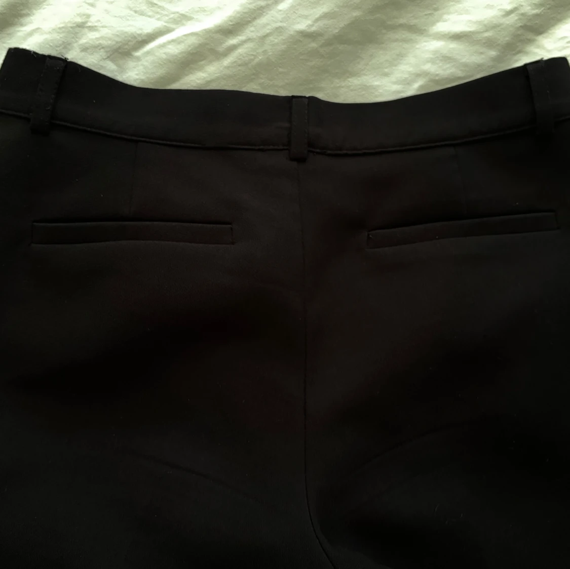 Svarta lågmidjade kostymbyxor - 2