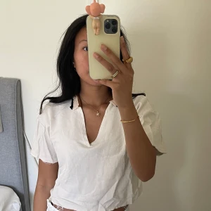 Sommar topp sommar tröja - En jätte unik och fin sommartröja från zara som bara har legat i garderoben tyvärr. Den passar verkligen perfekt nu till sommaren🥰⛱️ Passar både s/m