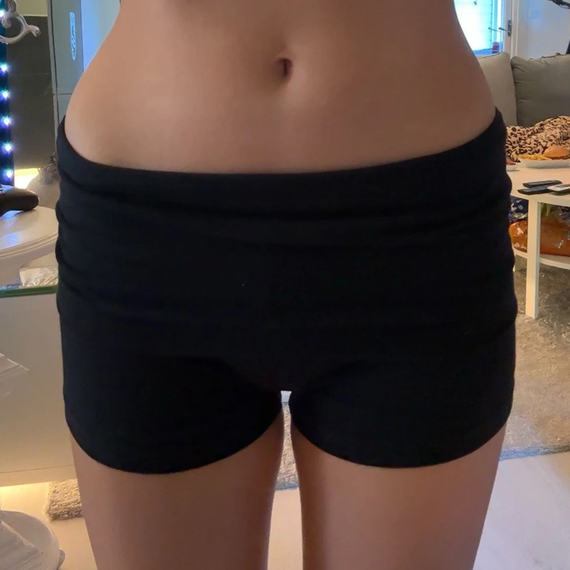 Marinblåa yoga shorts från Gina Tricot - 2