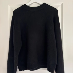 Stickad tröja - H&M - Bra skick, använd några gånger 